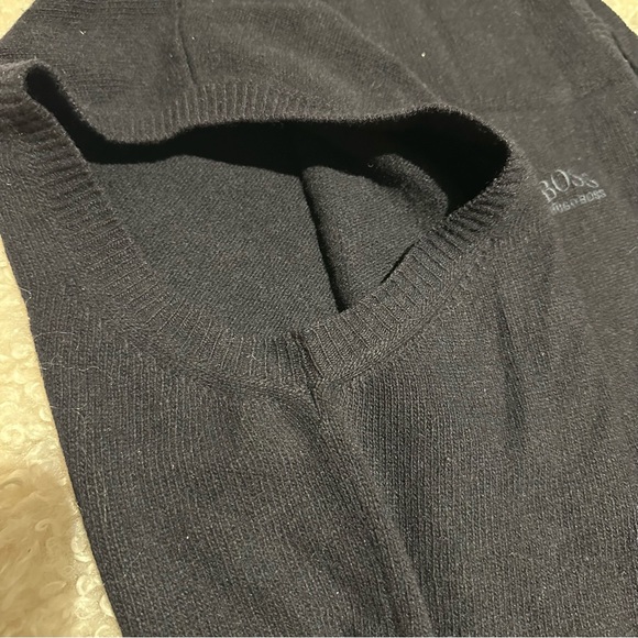 Hugo Boss Wool Vest Made in Italy - Picture 9 of 13